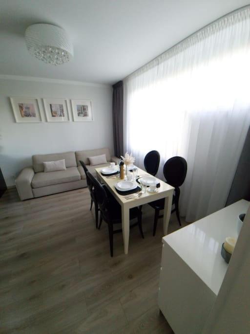 Uroczy, Jasny Apartament Oraz Bezplatny Parking! Apartment คราคูฟ ภายนอก รูปภาพ