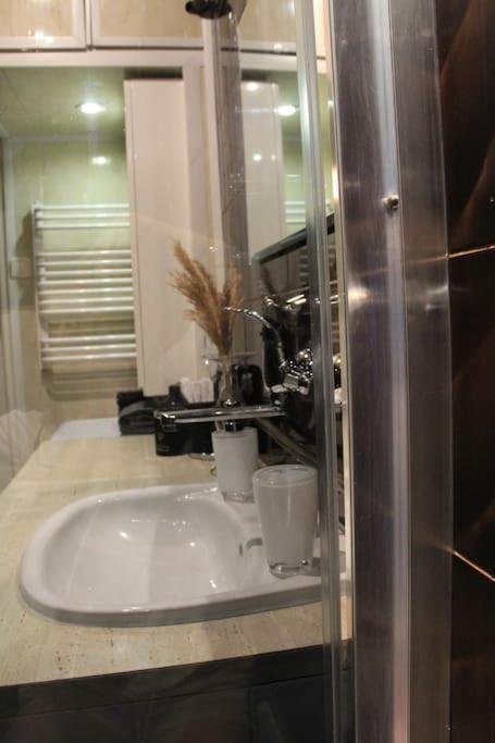Uroczy, Jasny Apartament Oraz Bezplatny Parking! Apartment คราคูฟ ภายนอก รูปภาพ